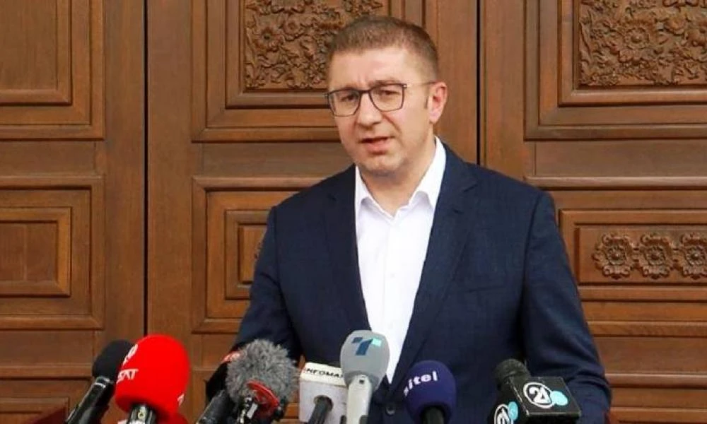 Προκαλεί ξανά ο εν αναμονή πρωθυπουργός της Β. Μακεδονίας - Αποκάλεσε τη χώρα «Μακεδονία» κατά τις προγραμματικές δηλώσεις